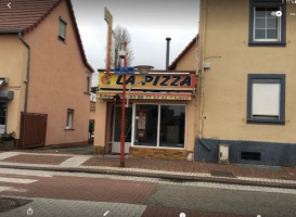 La Pizza Sarl outside