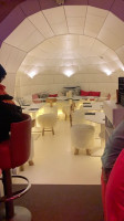 L'igloo Lounge Bar Restaurant À l'intérieur