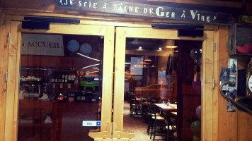 La Pataterie outside