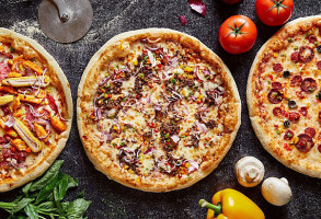 Five Pizza Original food