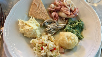 Le Toucan Pub food