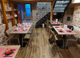 Creperie Des Remparts inside