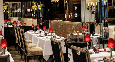 Hôtel Barrière Le Majestic inside