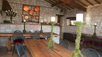 Les Gras Q inside