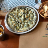 Leon De Bruxelles drink