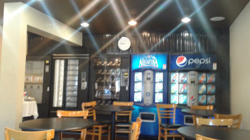 Au Jardin De La Clue À l'intérieur