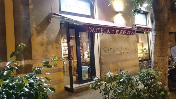 Chez Bruno Ibis outside