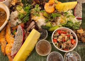 Aux Trois Bonheurs food