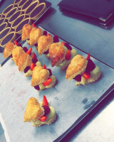 Les Aventuriers food