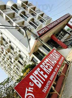 L'auberge Du Cours Exterior