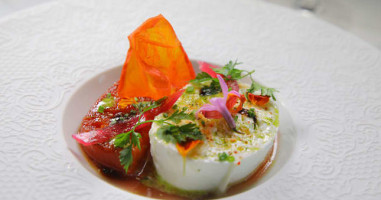 L'hostellerie Du Chateau Des Fines Roches food