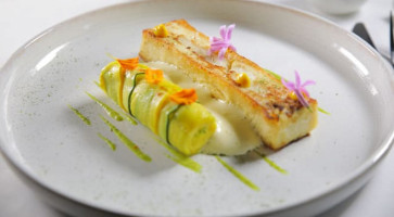 L'hostellerie Du Chateau Des Fines Roches food