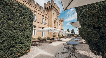 L'hostellerie Du Chateau Des Fines Roches outside