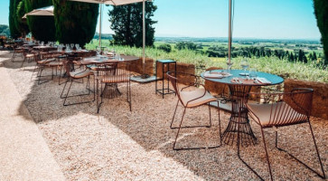 L'hostellerie Du Chateau Des Fines Roches outside