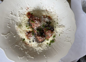 L'hostellerie Du Chateau Des Fines Roches food