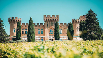 L'hostellerie Du Chateau Des Fines Roches outside