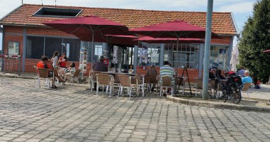 Cafe Du Transbordeur outside
