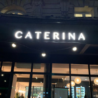 Caterina Pigalle outside
