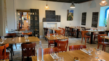 Du Coq à l'Âne Dentro