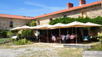 Du Coq à l'Âne Exterior