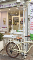 L'Art des Mets outside