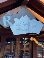 Le Refuge outside