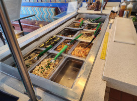 Royal Pizzas outside