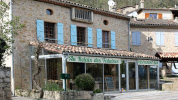 Au Relais Des Falaises outside