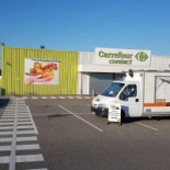 Carrefour Contact outside