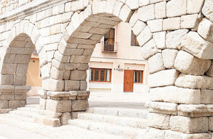 Le Relais de Sceaury outside