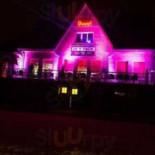 Auberge De La Mignardière outside