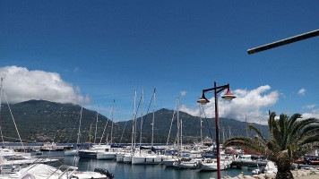 L'Ambata outside