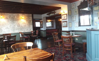 The Rising Sun À l'intérieur