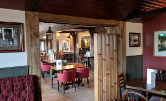 The Rising Sun À l'intérieur