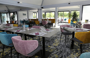 Le Clos inside