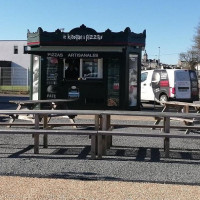 Le Kiosque A Pizzas outside