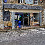 Au Petit Mantilly outside