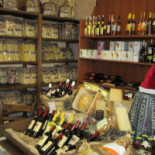 Au Petit Mantilly inside