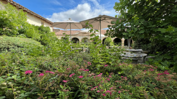 La Terrasse outside