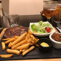 Les Moulins Bleus food