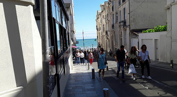 Le Buffet d'Ete outside