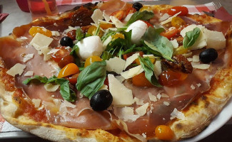 Pizza Fredo food