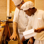 Une Table à Deux Bebida