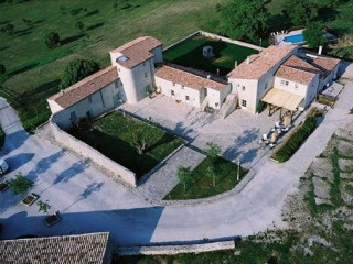 Mas De Baumes Et La Cour