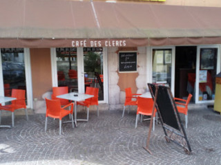 Le Cafe Des Clercs