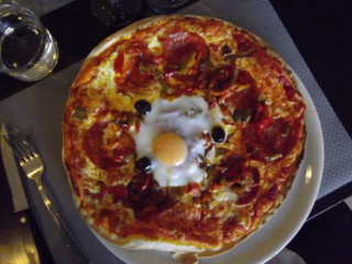 A Table Brasserie/Pizzeria