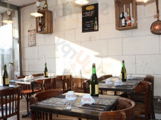restaurant image