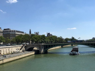 Le SÉvignÉ Dans Le Coeur Du Marais À Paris