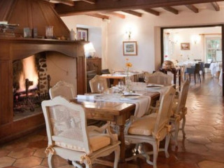 Lore Ttipia Auberge Ostape