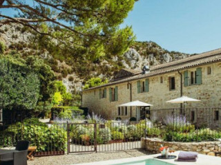 Maison Chenet Entre Vigne Et Garrigue